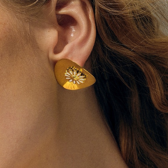 18K Gold Plated High Gloss Design Earrings*Round Earrings*Floral Earrings - Picture 5 of 6